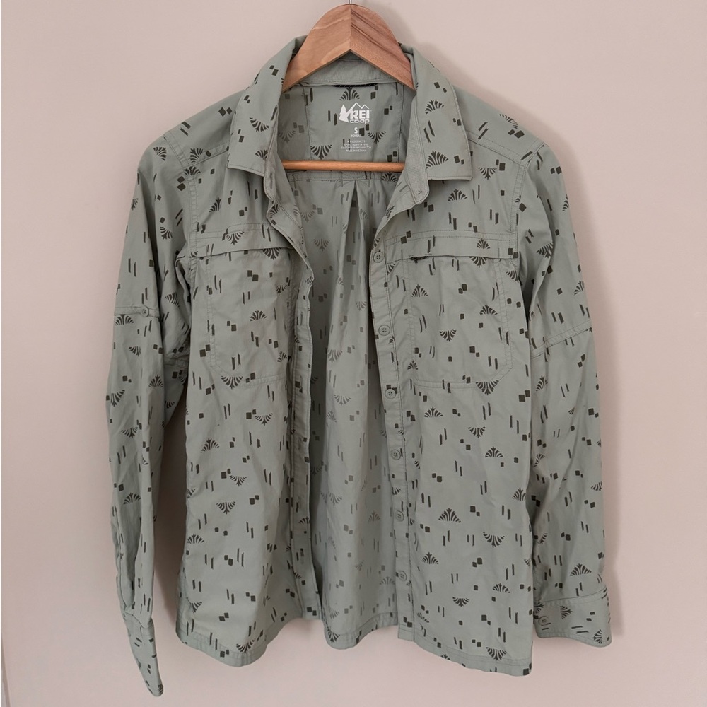 REI Women’s hiking shirt- small